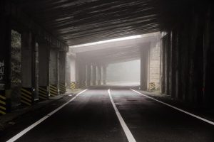 “Καλώς ήρθατε στον Δρόμο του Πουθενά” – Η πινακίδα που “στοιχειώνει” τους κατοίκους, vid
