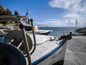 Καλαμαριά: Απομάκρυνση σκαφών από οικόπεδο – Τα είχαν εγκαταλείψει εδώ και 18 χρόνια!