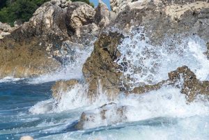 «Ένα τέρας έλιωσε το κεφάλι του παιδιού μου»-  13 χρόνια από την άγρια επίθεση στη Μυρτώ της Πάρου