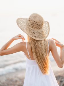 Βρετανίδα τουρίστρια ανεβάζει βίντεο από την Ομόνοια και γελάει, vid