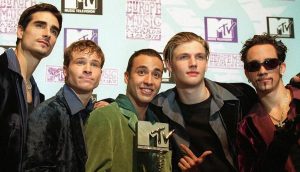Θυμάστε τους Backstreet Boys? Έστησαν υπερθέαμα για 20.000 θαυμαστές! vid