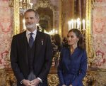 Spanish King Felipe VI (L) and Queen Letizia