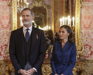 Για λίγα εκατοστά γλίτωσε το ατύχημα ο βασιλιάς Φελίπε, vid