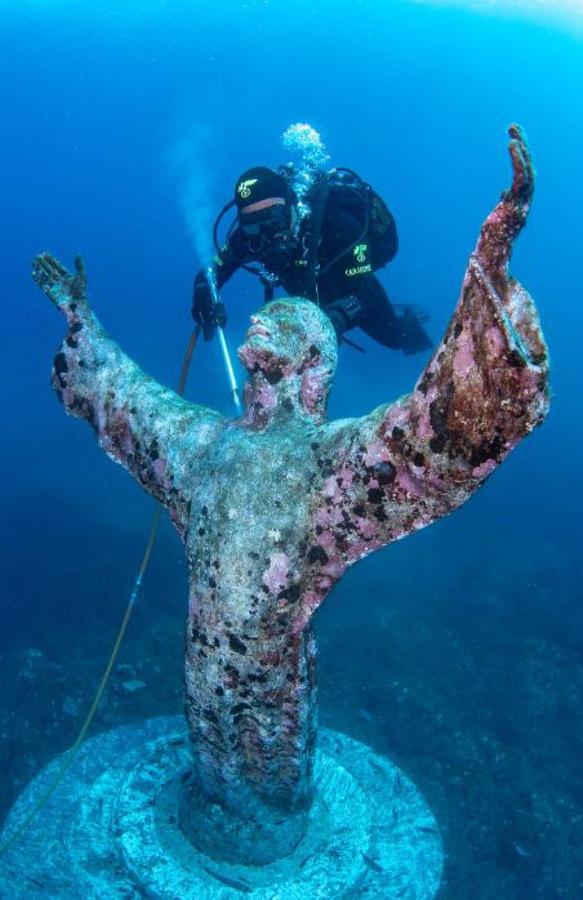 Christ of the Abyss statue