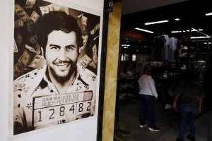 Η απίστευτη ιστορία αγρότη στην Κολομβία!  Βρήκε 600 εκατ. δολάρια που είχε κρύψει ο Εσκομπάρ στο χωράφι του