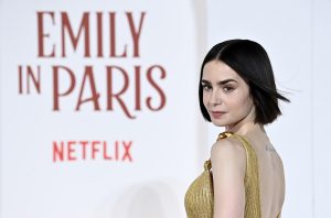 Η Lily Collins στη Βενετία για τα γυρίσματα της 5ης σεζόν της σειράς Emily in Paris