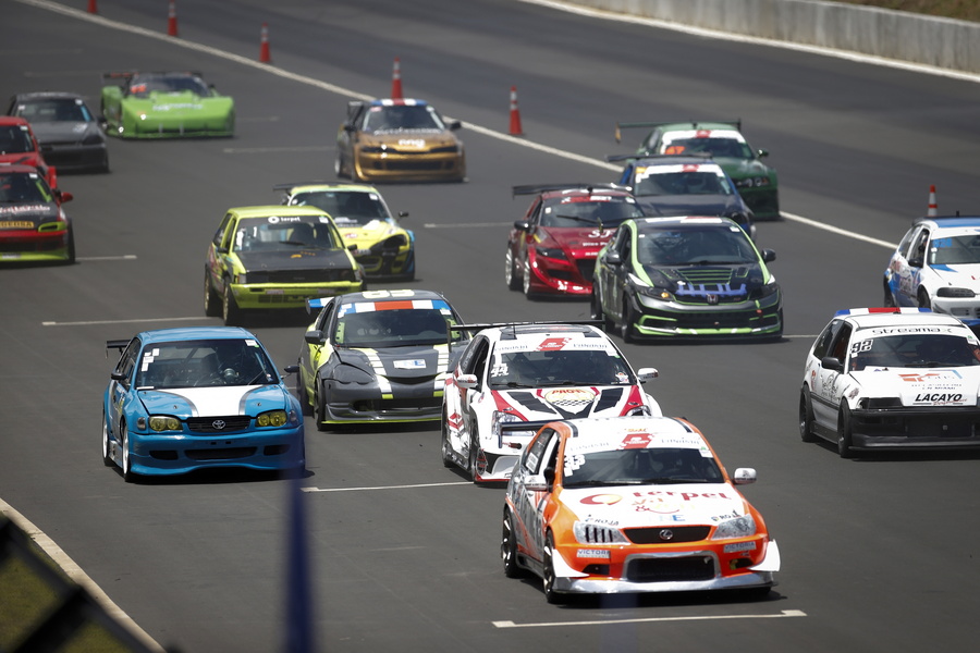 Αυτοκίνητο παρέσυρε θεατές σε αγώνα επίδειξης στην Αυστραλία – Τουλάχιστον 9 τραυματίες, vid