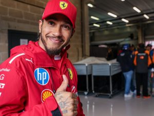 Ξέσπασε ο Λούις Χάμιλτον: «Είμαι άχρηστος, η Ferrari πρέπει να αλλάξει οδηγό»