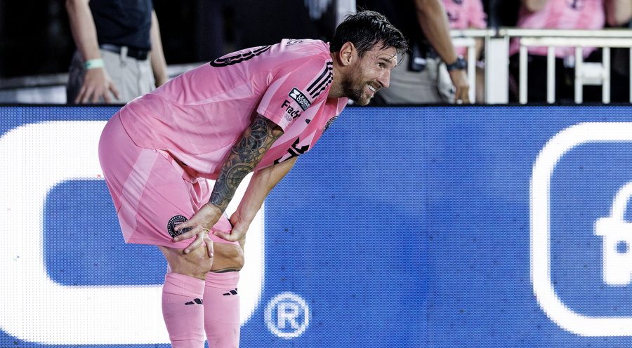 Χάος στο γήπεδο: Ινδοί τα έκαναν γης μαδιάμ επειδή δεν είδαν…τον Μέσι! vid