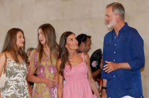 Ξένα ΜΜΕ: Ο βασιλιάς Φελίπε με την Λετίθια στην Ελλάδα για οικογενειακές διακοπές