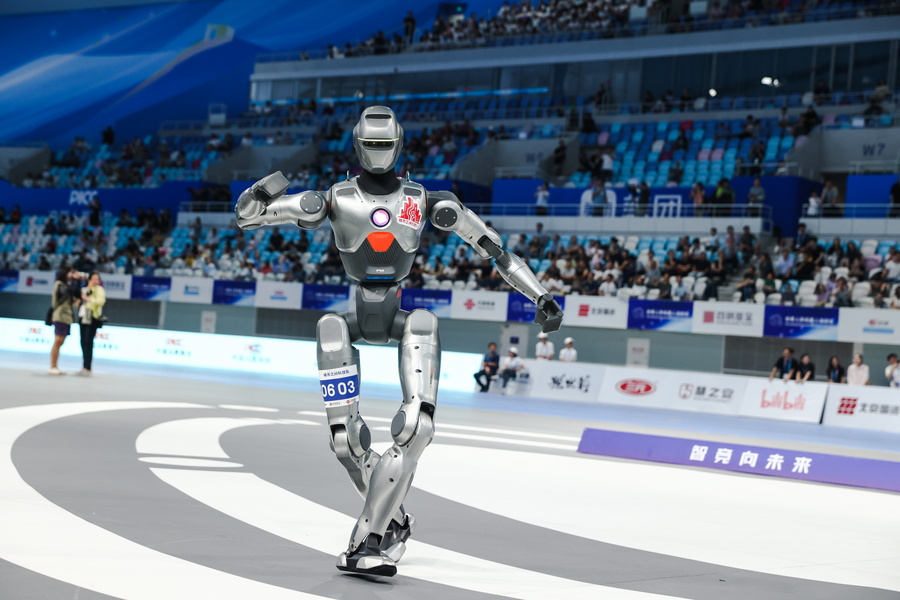 Τώρα κάνουν και σκι! Ρομπότ…εν δράσει – Δείτε στο βίντεο