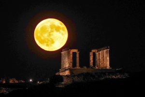 Αυγουστιάτικη Πανσέληνος: Μαγευτικές εικόνες από το φεγγάρι του «Οξύρρυγχου»! ΦΩΤΟ