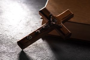 Ουαλία: Χαμός με τουρίστες που αποσυναρμολόγησαν μεγάλο σταυρό, video