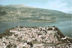 Ιωάννινα: Άνδρας επιτέθηκε με γροθιές σε υπάλληλο καθαριότητας, video