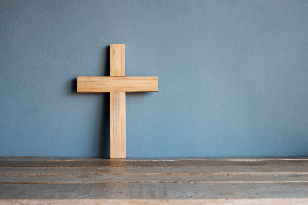 Δασκάλα κινδυνεύει ακόμα και με απόλυση επειδή αρνήθηκε να κατεβάσει σταυρό σε σχολείο!