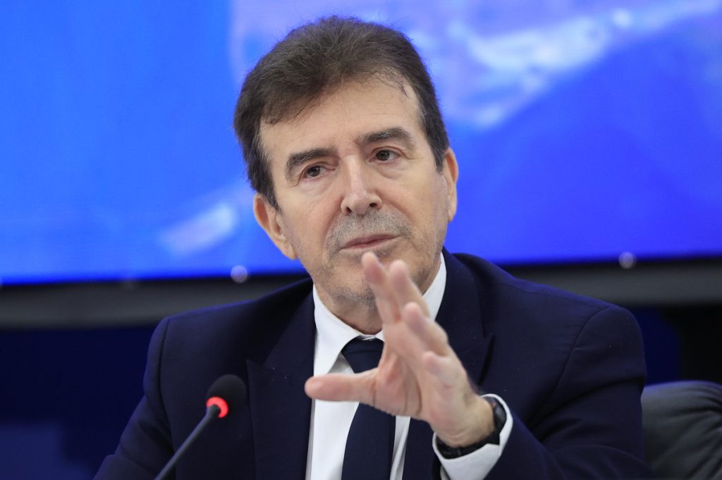 Η κυβέρνηση έχει πρόθεση να απαγορεύσει την χρήση ηλεκτρικών πατινιών για ανηλίκους