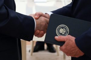 Βγάζουν «αφρούς» εντός ΗΠΑ! Στο Βαθύ Κράτος δεν μπορούν να «χωνέψουν» όσα συμβαίνουν