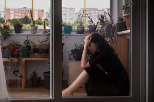 Γυναίκα παγιδευμένη για 30 ώρες σώθηκε χάρη σε μήνυμα που έγραψε με το αίμα της