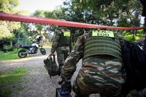 Καισαριανή: Συναγερμός για εντοπισμό όπλων και βομβών σε κάδο απορριμμάτων