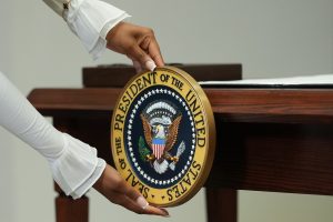 Τεράστιο ενδιαφέρον αποκτά η Δευτέρα: Ποιούς Ευρωπαίους θα μαζέψει ο Τραμπ στον Λευκό Οίκο