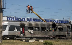 ΒΙΝΤΕΟ με ρωσικό πλήγμα σε σταθμό τρένων δημοσίευσε ο Ζελένσκι – Μεταφέρονταν νατοϊκά όπλα;