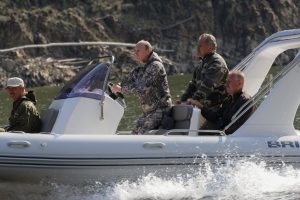 Κι όμως! Ρώτησαν γιατί ο Πούτιν δεν πηγαίνει για τα… «μπάνια του λαού»