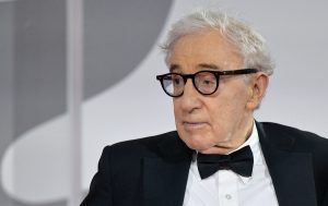 Woody Allen μετά τον χαμό για την παρουσία του σε ρωσική εκδήλωση: «Δεν πρέπει να κόβουμε τις καλλιτεχνικές συνομιλίες»
