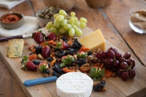 Από καρπούζι με φέτα μέχρι κερασόπιτα και…  ψητά ροδάκινα – Όλοι οι γευστικοί συνδυασμοί των καλοκαιρινών φρούτων