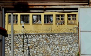 Έφοδος της ΕΛΑΣ στις φυλακές Κορυδαλλού- Εντοπίστηκαν ναρκωτικά, μαχαίρια και κινητό τηλέφωνο