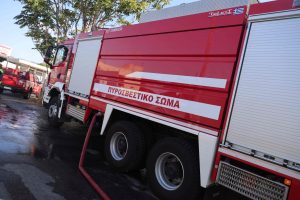 Αιγάλεω: Μεγάλη φωτιά σε εργοστάσιο ανακυκλώσιμων υλικών – Πού έχει διακοπεί η κυκλοφορία – ΦΩΤΟ