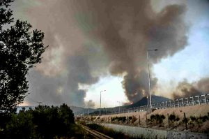 Δήμος Πατρέων: Οδηγίες προστασίας από την εισπνοή καπνού – Προσοχή στις ευάλωτες ομάδες