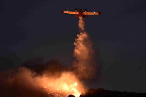 Φωτιά στο Δήμο Αγίου Νικολάου στην Κρήτη-Επιχειρεί και εναέριο μέσο