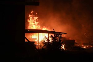 Πυρκαγιές: 19χρονος ομολόγησε εμπρησμό στην Πάτρα – Τρεις συλλήψεις και μία προσαγωγή