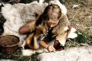 Άλυτο μυστήριο στην Ευρώπη: Δύο αδελφές βρέθηκαν θαμμένες με ένα ξένο μωρό και έναν σκύλο πριν από 6.000 χρόνια – ΦΩΤΟ