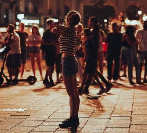 “Law and Order”: Φρενίτιδα στο TikTok με το εμβληματικό μουσικό σήμα της σειράς! Το χορεύουν παντού, vid