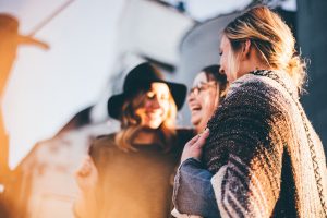 Όλοι σχολίασαν το ίδιο πράγμα μετά από μια τυχαία συνάντηση Ρωσίδας και Αμερικανού! vid