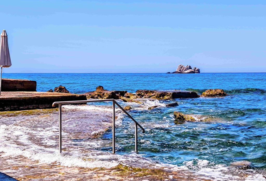 Αίθριος ο καιρός με μικρή άνοδο της θερμοκρασίας στους 36 βαθμούς – Επιμένουν τα μελτέμια στο Αιγαίο