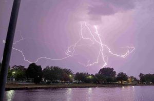 Θεσσαλονίκη: Εντυπωσιακές οι εικόνες από την καλοκαιρινή καταιγίδα στην Επανομή – ΦΩΤΟ