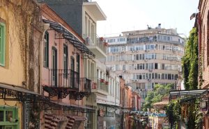 Άγριος ξυλοδαρμός μεταξύ νεαρών στα Λαδάδικα- Πέντε τραυματίες