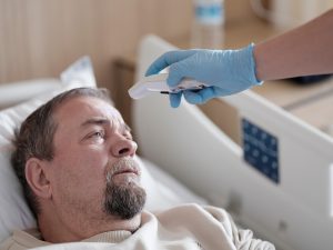 Σοκ στη Φλόριντα: «Ψεύτικη νοσοκόμα» εξέτασε πάνω από 4.000 ασθενείς! vid