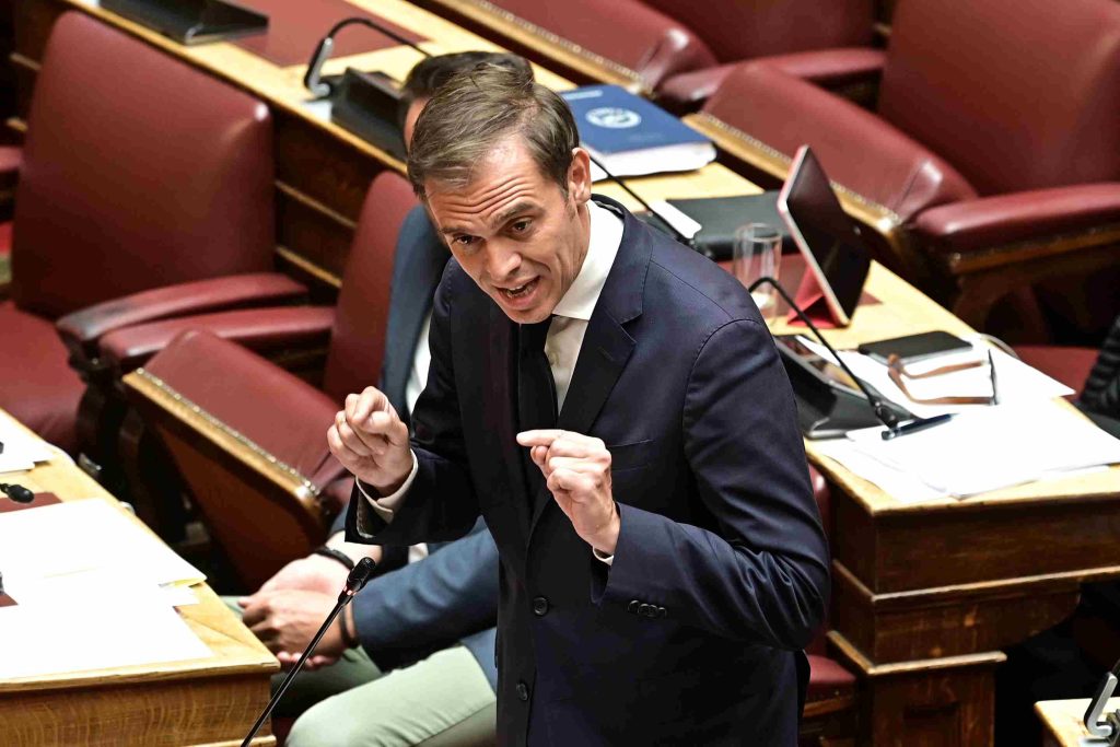 Δ. Μάντζος : «Συμφωνεί ο πρωθυπουργός ότι οι διεθνείς κανόνες πρέπει να υποχωρούν μπροστά στο δίκαιο του ισχυρού;»