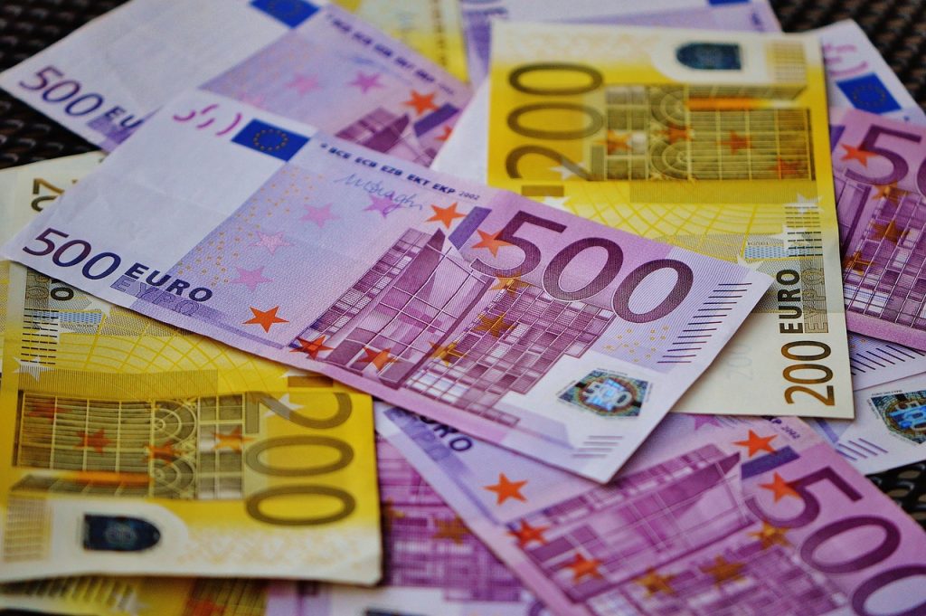 «Εθνική Πρωτεύουσα Νεολαίας 2027»: Από 1/7 έως 30/10 η υποβολή αιτήσεων από τους δήμους – Έως 80.000 ευρώ η επιχορήγηση