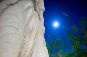 Αυγουστιάτικη Πανσέληνος: Τι θα δούμε απόψε στο Εθνικό Αρχαιολογικό Μουσείο