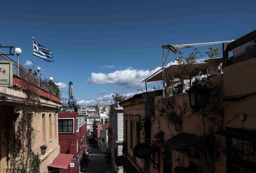 Δήμος Αθηναίων: Σε λειτουργία η αναστροφή της Λεωφ. Αμαλίας για είσοδο στην Πλάκα