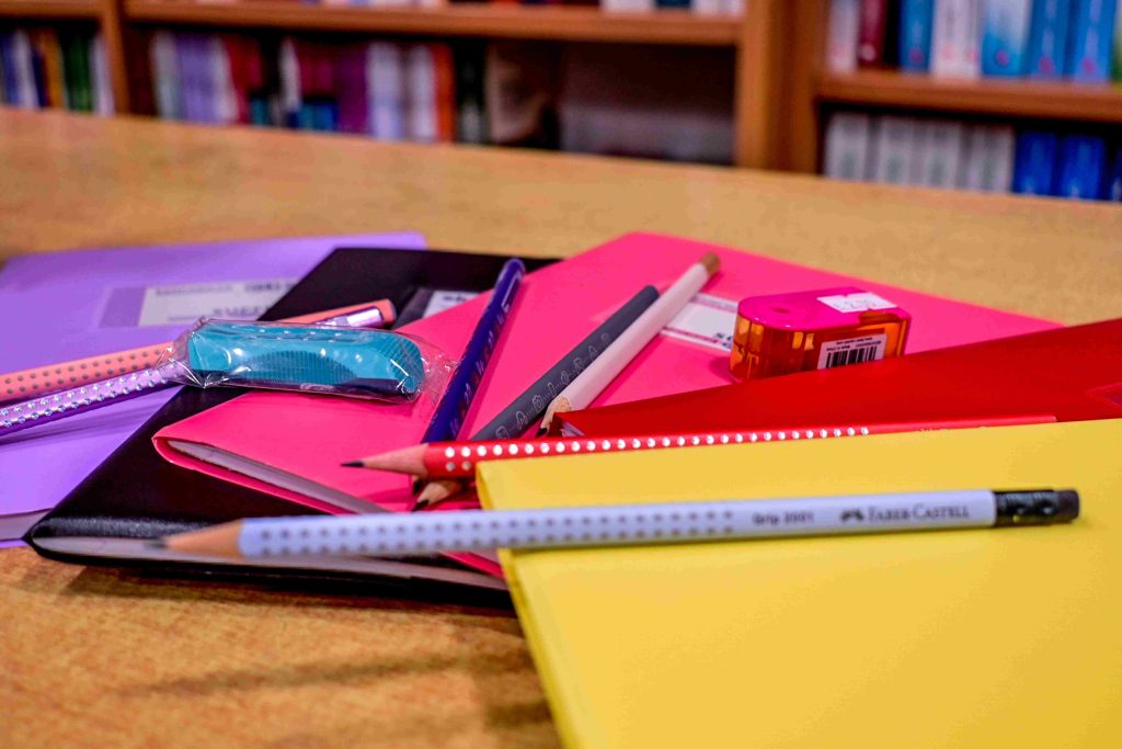 Ποτέ δεν είναι αργά: Πήγε για πρώτη φορά στο σχολείο στα 91 της χρόνια! Βίντεο με εκατομ. προβολές