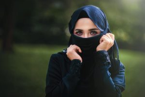 Για πρώτη φορά μουσουλμάνα που φοράει χιτζάμπ…κέρδισε καλλιστεία στο Μίσιγκαν, vid