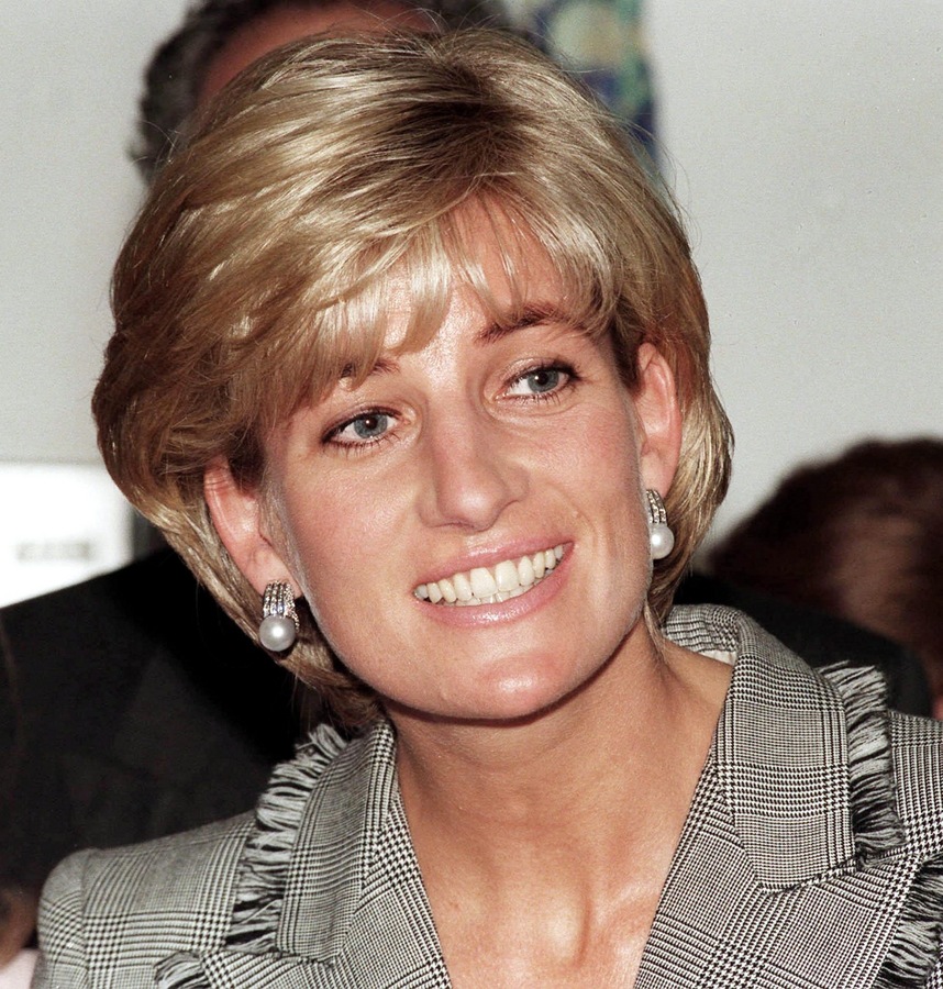 Νέοι μπελάδες για το BBC: Κυκλοφόρησε βιβλίο με κατηγορίες για “συγκάλυψη” στη συνέντευξη της πριγκίπισσας Νταϊάνα