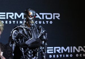 Η πρώτη στον κόσμο εκδήλωση Πολεμικών Τεχνών με ρομπότ διασκέδασε τον Έλον Μασκ…! vid