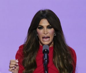 “Ώπα!”: Έτσι συνεχάρησαν την επικύρωση της Κίμπερλι Γκιλφόιλ ως πρέσβειρα στην Ελλάδα!