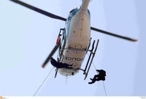 Εντυπωσιακή επίδειξη ανδρών της ΕΚΑΜ στην 89η ΔΕΘ υπό το βλέμμα του Μ. Χρυσοχοΐδη, vid